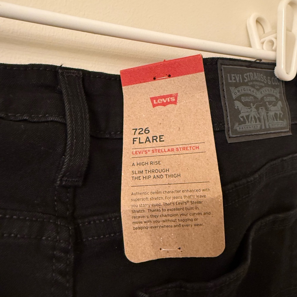 Levi's Women's Black High Rise Flare 726 Jeans Size 29 - Picture 4 of 5